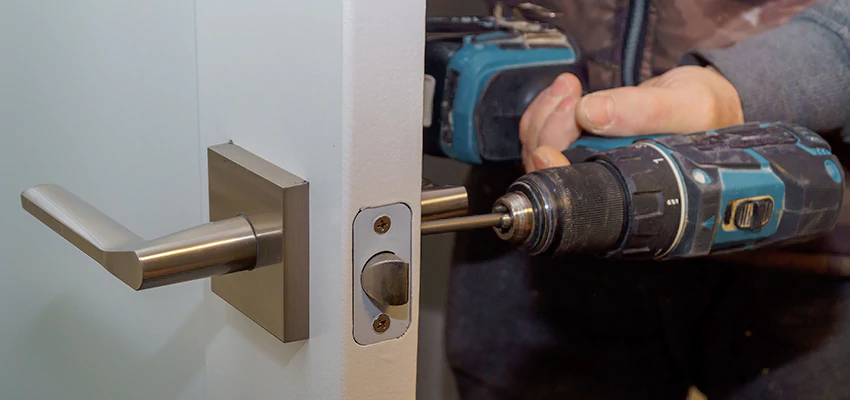 Broken Door Handle Lock Repair in Simi Valley, California